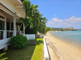 Ban Mok Talay Beachfront Villa, vila mieste Bangrak Beach