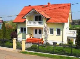 Ferienwohnung mit Terrasse, Garten