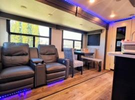 Luxury Glamping near Idaho Event Center in Nampa, hotel a Nampa