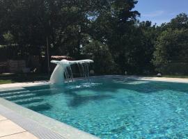 Casa Bellavista con piscina en Caldes Costa Brava, hotel din Caldes de Malavella