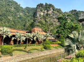 Sunway Alpine Suites near Onsen and Themepark Tambun Ipoh by IWH, hotel i Ipoh