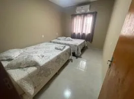 Churrasqueira privativa em Casa de 2 quartos com 2 ar, banheiros, pátio, roupa de cama, portão eletrônico, tudo privativo - que Desconta duração! Entrada padrão 15h adiante, inclusive à noite - Projeto Suíte Sorriso