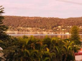 Brisbane waters cottage at Point Clare NSW, hotel en Point Clare