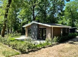 Nice chalet with a wooded location on the Veluwe