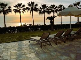 Platzia Beach Villas, hotel a Paphos