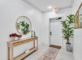 Sleeps 20-spacious Suites Near French Quarter