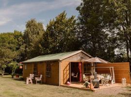 Natuurhuisje in het weiland, rumah liburan di Topweer