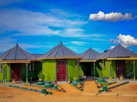 Amanya Hut 3-Bedroom House Amboseli, hotel económico em Amboseli