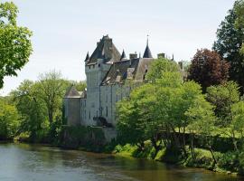 Château de La Tour en Brenne, pansion sa uslugom doručka u gradu Rivarennes