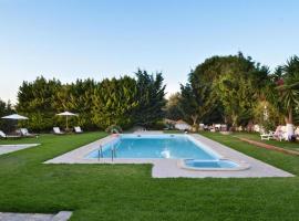 Villa John Dimeon Kato Achaia With Pool - Happy Rentals、パトラのホテル