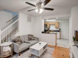 Cozy Lux 3bd House Heart of Fishtown Sleeps 8, khách sạn ở Philadelphia