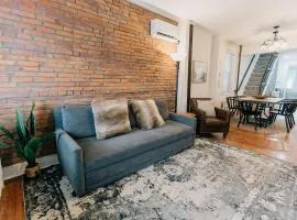 Comfy renovated townhome - heart of Downtown Lancaster