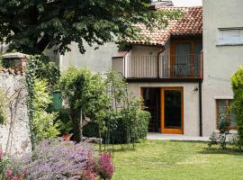 La Casa del Ciliegio, holiday home in Feltre