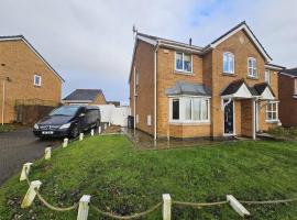 4 bedroomed House overlooking park in Widnes, hotel u gradu 'Widnes'