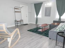 NEW Renovated Cozy 2 Br in Uptown Saint John Location Coffee, апартаменти у місті Сент-Джон