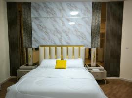 شقة فخمة وواسعة غرفتين luxury and big 2BR, hotel barato en Ajman