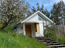 Kveldsro cabin in nice surroundings、クリスティアンサンのホテル