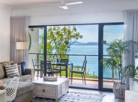 Haven on Hamilton Island -private apartment with views & buggy Fully Renovated in 2023, khách sạn ở Đảo Hamilton