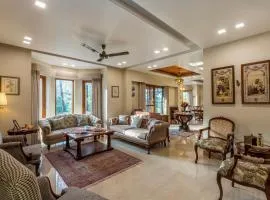 ELIVAAS Wisteria luxe 4BHK Entire Home in Kasauli