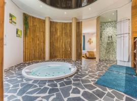 Les chantrines, Hotel mit Whirlpools in Chessy