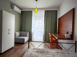 Hostel Charming Double Private Room، فندق في بريشتيني