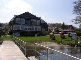 Hotel Fährhaus Niederkleveez, hotel en Bösdorf