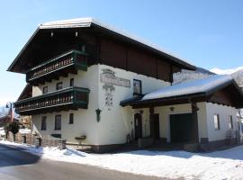 Pension Haus am Dorfplatz, хотел в Флахау