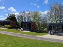 Luxury Pods at Mornest Caravan Park, Anglesey, glàmping a Gaerwen