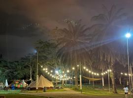 Glamping Wetland Putrajaya: Putrajaya şehrinde bir otel