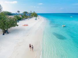 Ayala Oceanview Maldives, perhehotelli kohteessa Gulhi