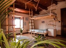 Social Garden - Sharing Room, hostel din Calci