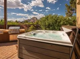 Private Abode Inspired cottage home in Sedona, hot tub, views, quaint & quiet Close to it all!