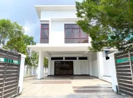 5BR5B in Skudai, 15mins to UTM&Sutera, 7-16pax, WiFi