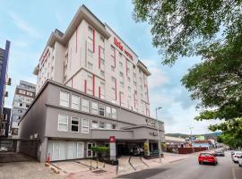 ibis Joinville، فندق في جوينفيل