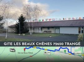 GITE LES BEAUX CHENES: Trangé şehrinde bir hostel