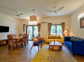 Lavish 2BHK Apartment with Swimming Pool in Candolim, hôtel à Candolim