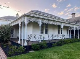 Camberwell's Lyrical Vintage Abode