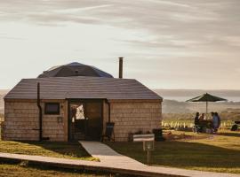 Dome Meadow 5 With Log Burning Tub At Tapnell Farm, hotel em Yarmouth