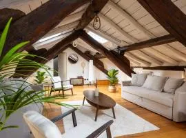 Dimora De' Poeti - 250 Square Meters Attic in the Heart of Bologna