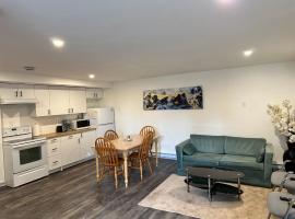 Central Halifax one Bedroom apartment in Clayton Park โรงแรมที่มีที่จอดรถในฮาลิแฟกซ์