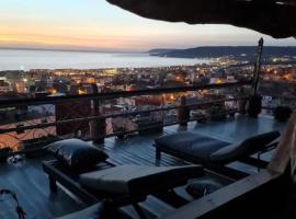 Tamraght 2 Bedroom Apt with Oceanview 3. Level, готель у місті Tamraght Ou Fella