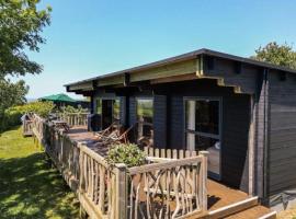 Wood Cabin 2 At Tapnell Farm, hotel em Yarmouth