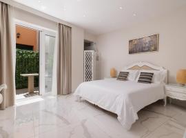 Corfu Town Luxury Studios -D, villa in Corfu-stad