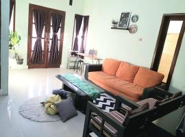 Hansel Homestay, hotell i Batu