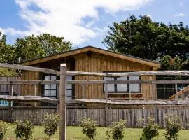 Poachers Perch At Tapnell Farm