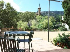 Designer home with pool near beach and village, villa en Alella