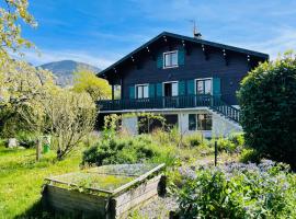 Chalet entre lac et montagnes, hotel i Lugrin