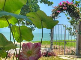 Smell rose beach garden, hotel u gradu Batu Feringi