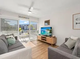 Perfect Coastal Getaway-Metres to Shoal Bay Beach