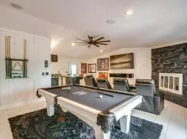 Spacious Bowling Green Home with Hot Tub and Pool!